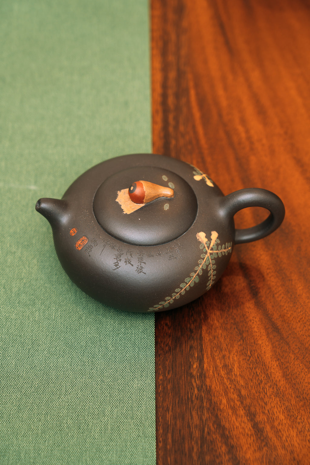 宜興紫砂｜相思豆壺・楊美君手工製作（原礦黑星砂）Yixing Zisha “Acacia Bean” Teapot Handcrafted by Yang Meijun | Black Star Clay