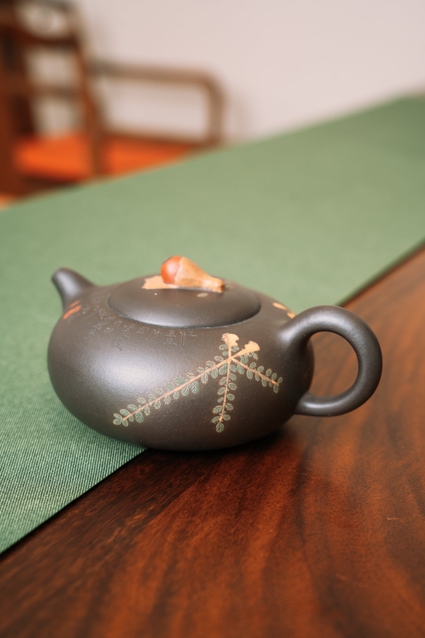 宜興紫砂｜相思豆壺・楊美君手工製作（原礦黑星砂）Yixing Zisha “Acacia Bean” Teapot Handcrafted by Yang Meijun | Black Star Clay