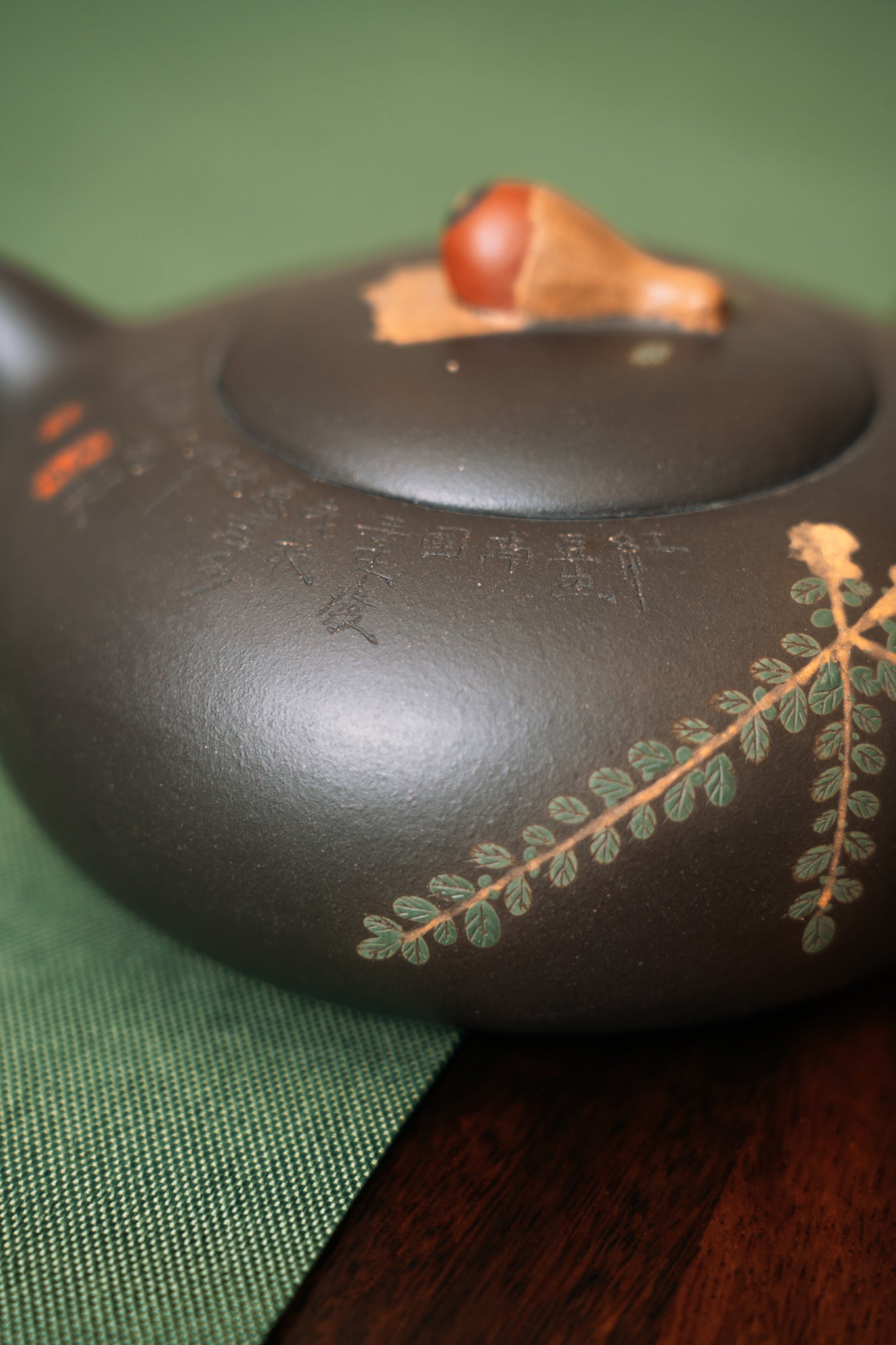 宜興紫砂｜相思豆壺・楊美君手工製作（原礦黑星砂）Yixing Zisha “Acacia Bean” Teapot Handcrafted by Yang Meijun | Black Star Clay
